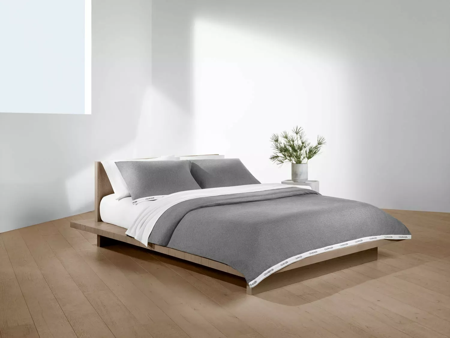 Calvin Klein Home Classic Logo Duvet 150x210 Cm, Heathered Grey 5 Calvin Klein Home Classic Logo Duvet 150x210 Cm, Heathered Grey - Image 3